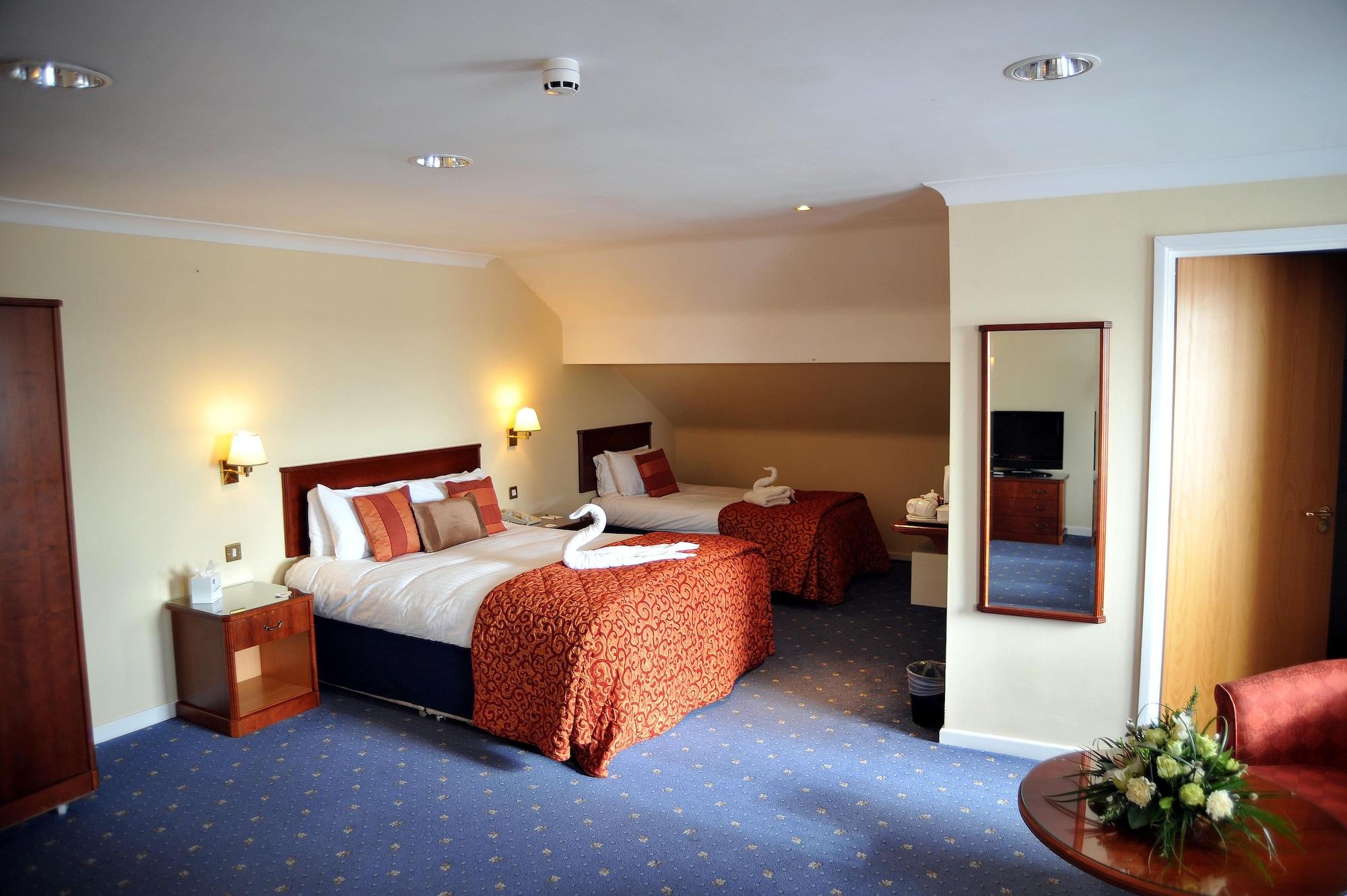 Best Western Plus Bentley Hotel, Leisure Club & Spa Thorpe on the Hill  Dış mekan fotoğraf