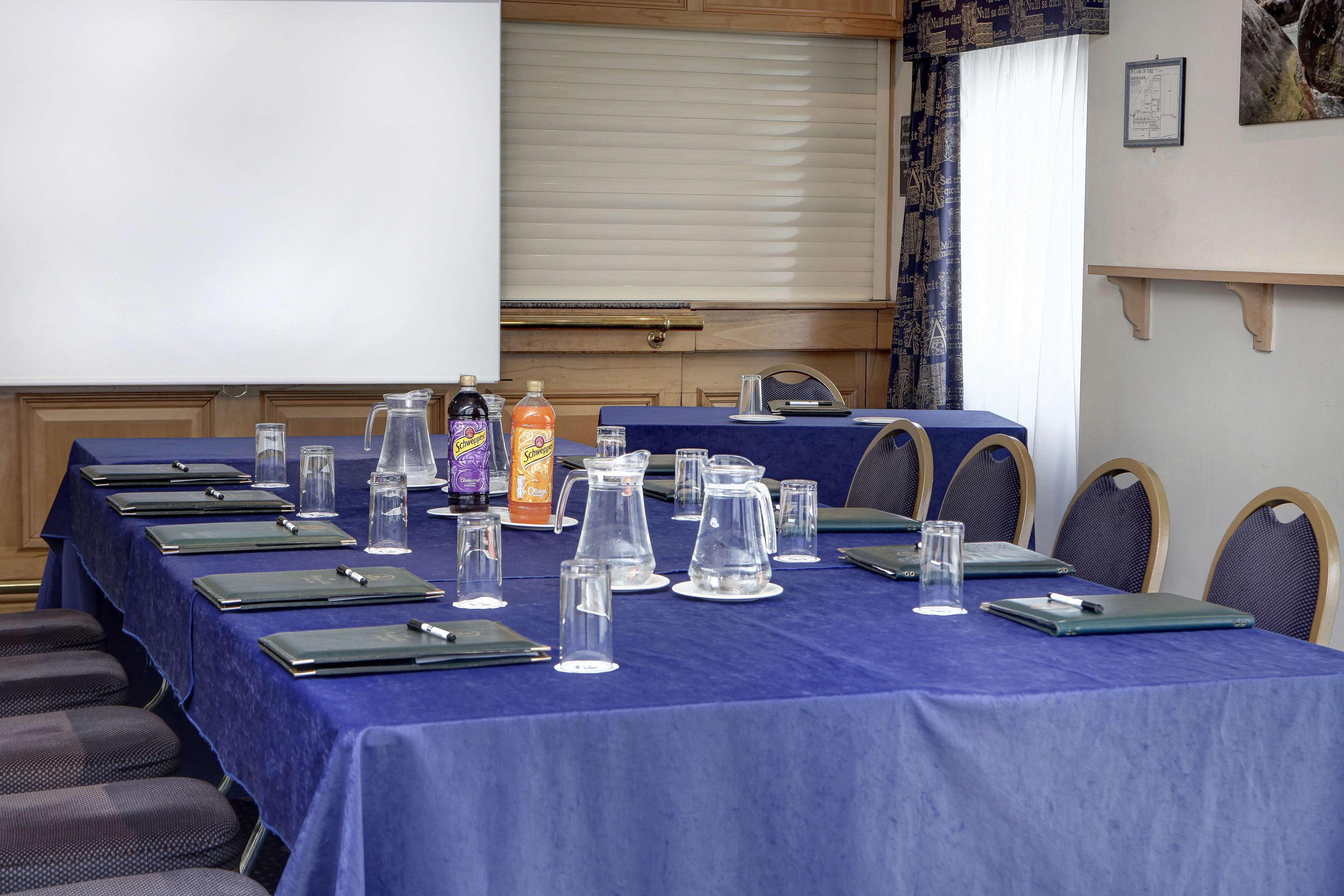 Best Western Plus Bentley Hotel, Leisure Club & Spa Thorpe on the Hill  Dış mekan fotoğraf