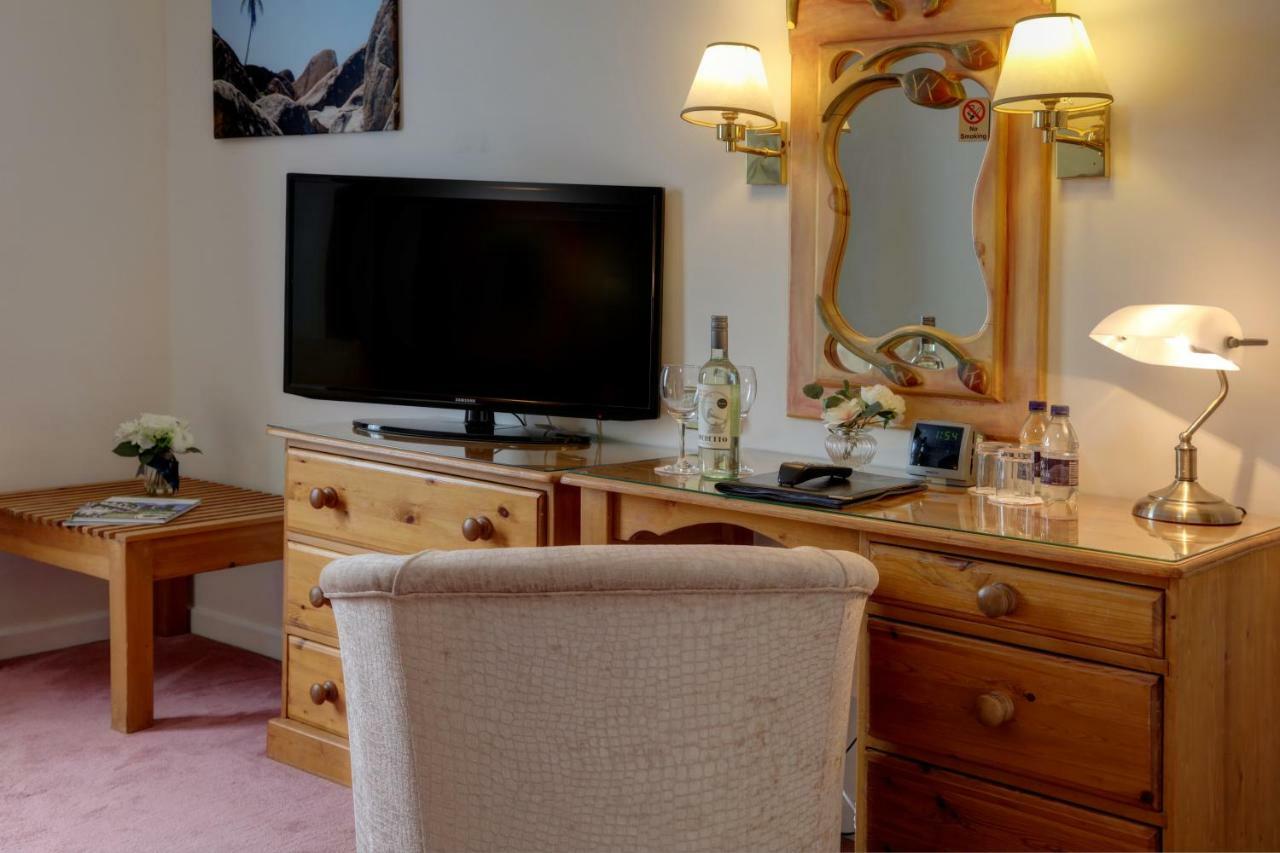 Best Western Plus Bentley Hotel, Leisure Club & Spa Thorpe on the Hill  Dış mekan fotoğraf